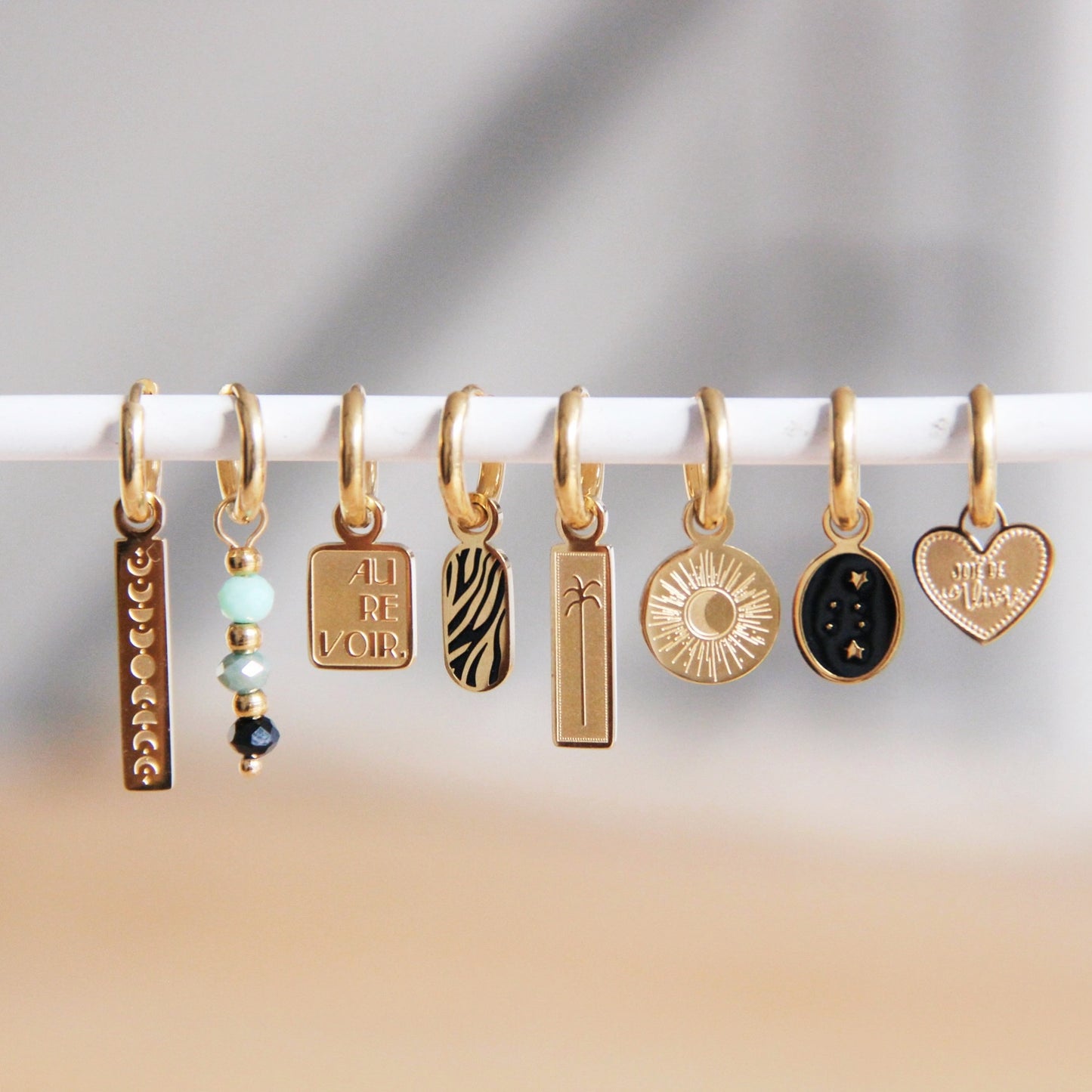 Bazou stainless steel hoop earrings with zebra print tag – gold – CB308