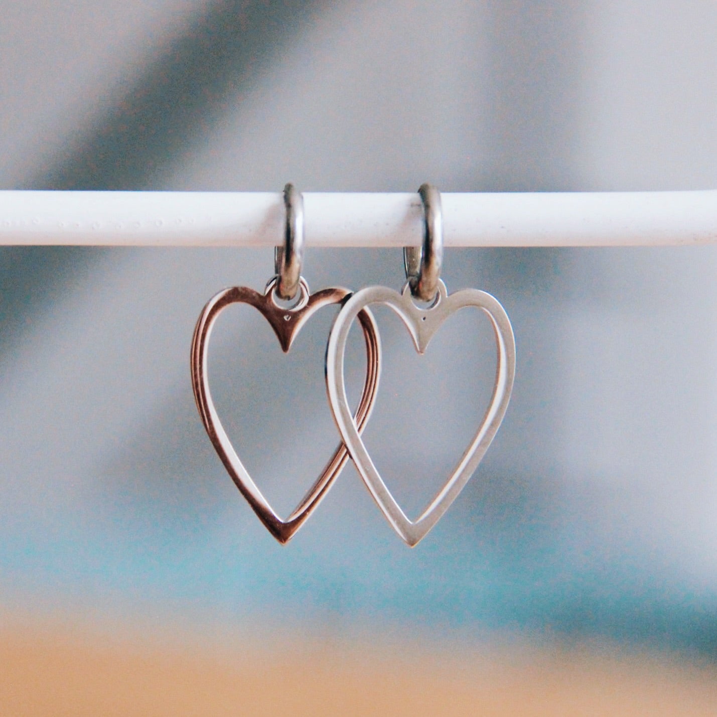 Bazou stainless steel hoop earrings long heart – silver – CB3101